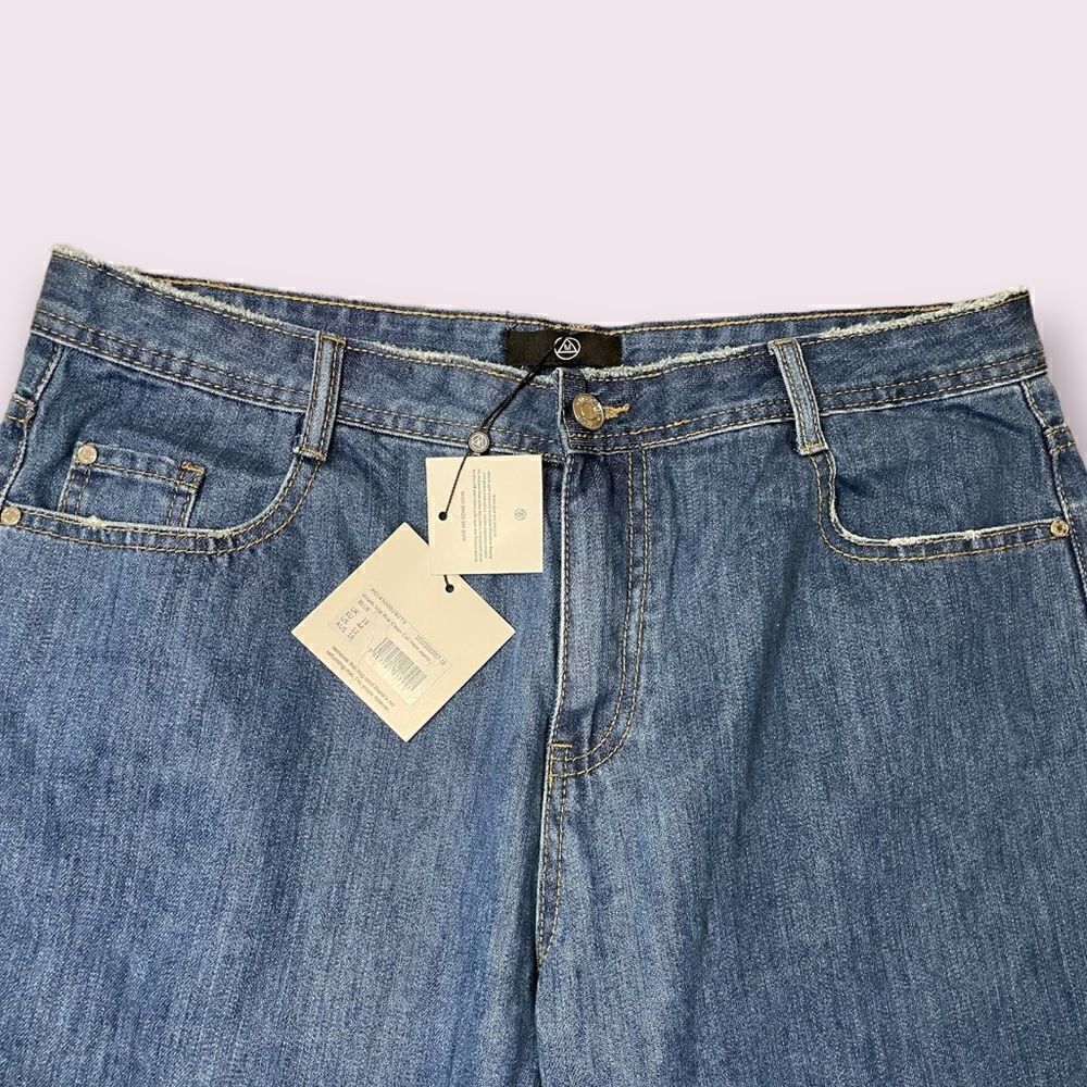 NWT Missguided Wrath Mid Rise Clean Cut Hem Jeans - Picture 2 of 6